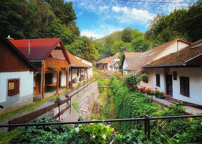 Kincstár Apartman *